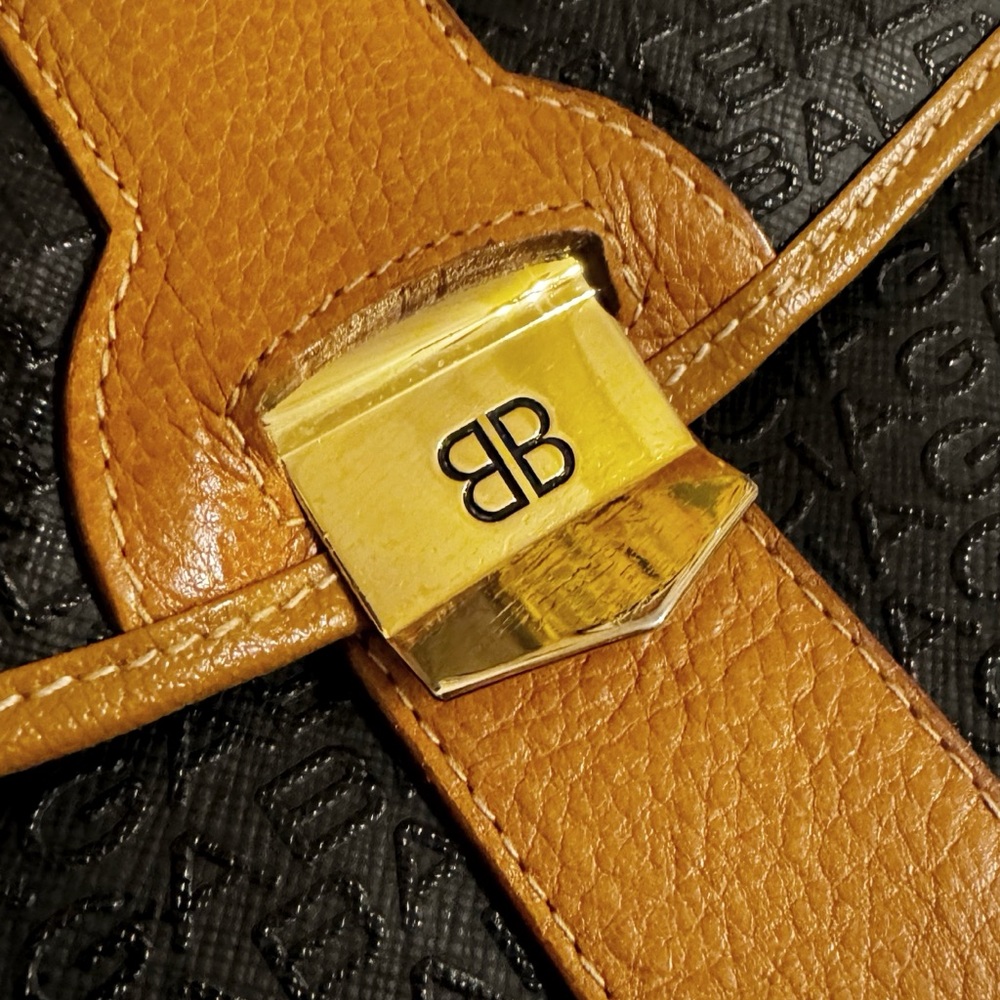 BALENCIAGA vintage clutch.